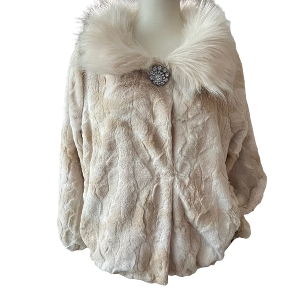 Andrew Marc Jackets & Blazers - Andrew Marc New York Faux Fur Tan 2 Tone Coat size M